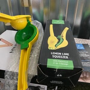 2-in-1 Lemon Squeezer | Citrus Juicer with Built-In Container